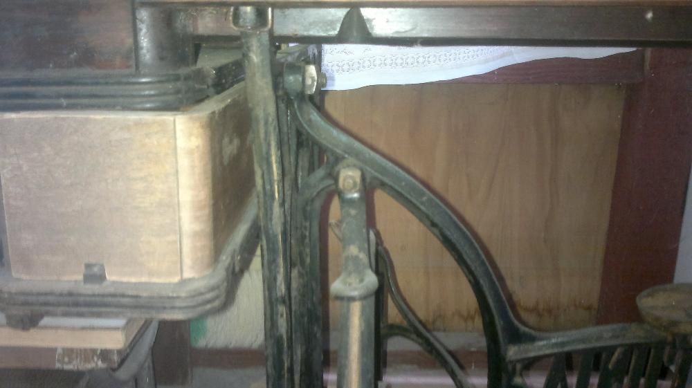 Masina de cusut TEUTONIA