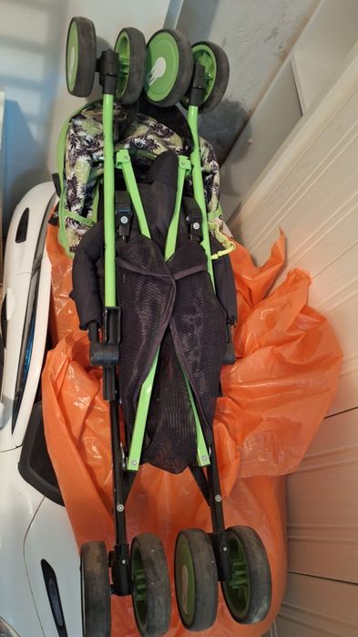 Бебешка количка зелено