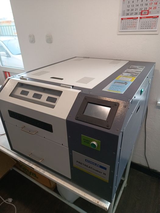 Претрийт машина Shultze за DTG печат на тениски.