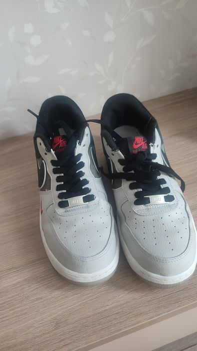 Продам кроссовки nike