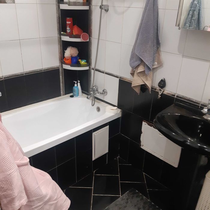 Продам 2 комн. квартиру в самом центре Караганды