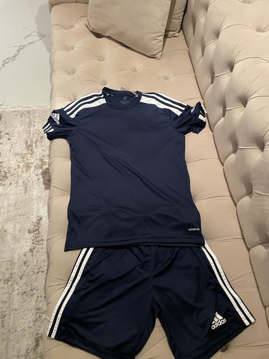 Compleu fotbal , tricouri,