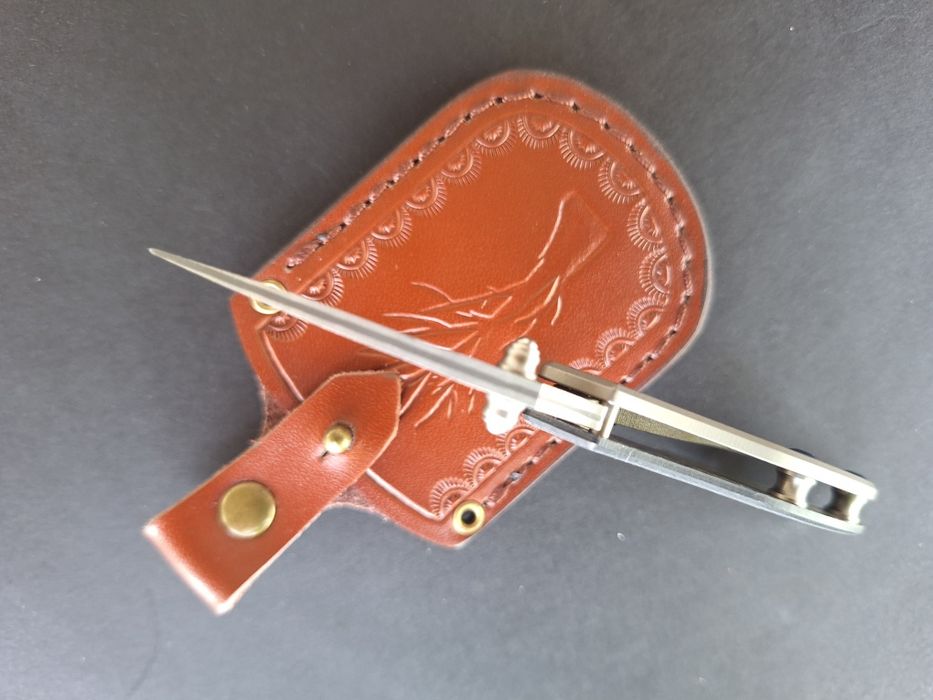 Сгъваем мини нож от дамаска стомана VG-10 и дръжка от карбон