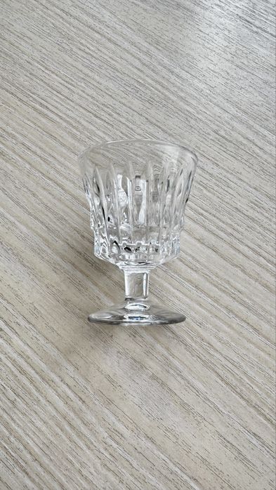 Рюмки хрустальные.