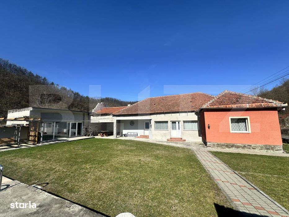 Casa cu piscina si teren generos de 3.298 mp in Lesnic, la 15 minute d