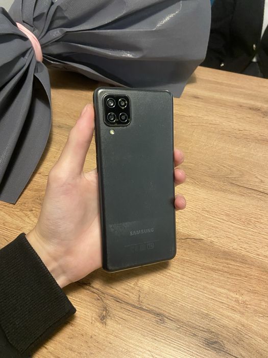 Продам Самсунг А12 64gb