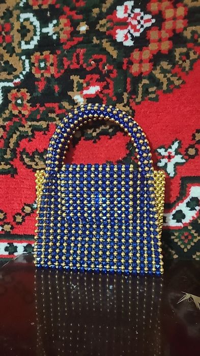 Toshdan to'qilgan sumkalar