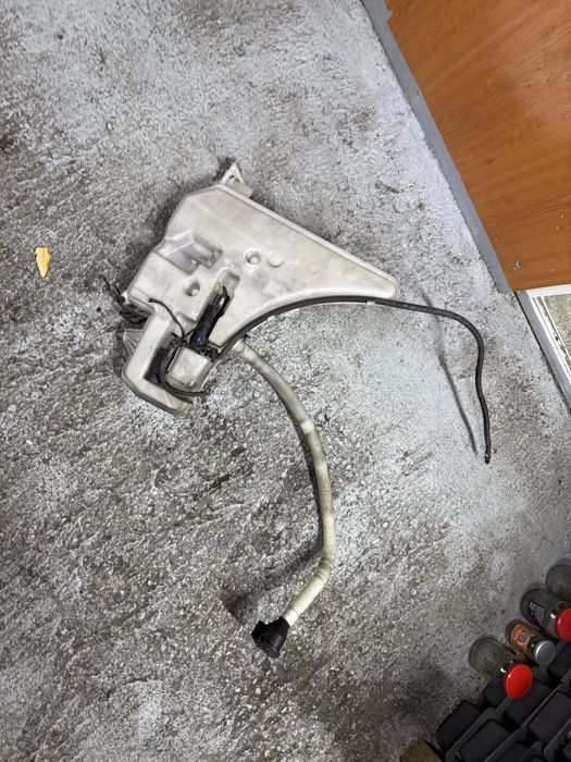 Vas lichid parbriz bmw e92 e93 pompita spalator parbriz