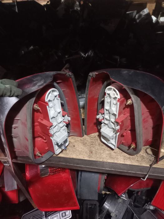 Фонари задние на Ауди А4В5 универсал