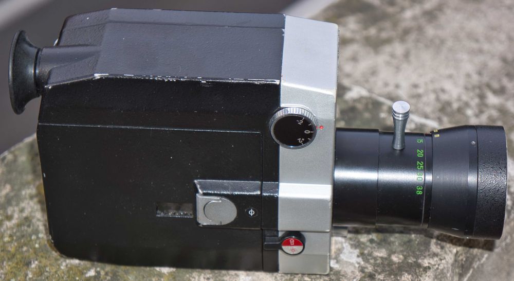 Super 8: Quarz - 1x8s-2 (aparat de filmat)