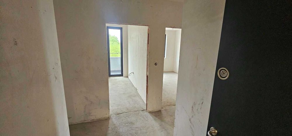 Апартамент с 3 спални в кв.Железник