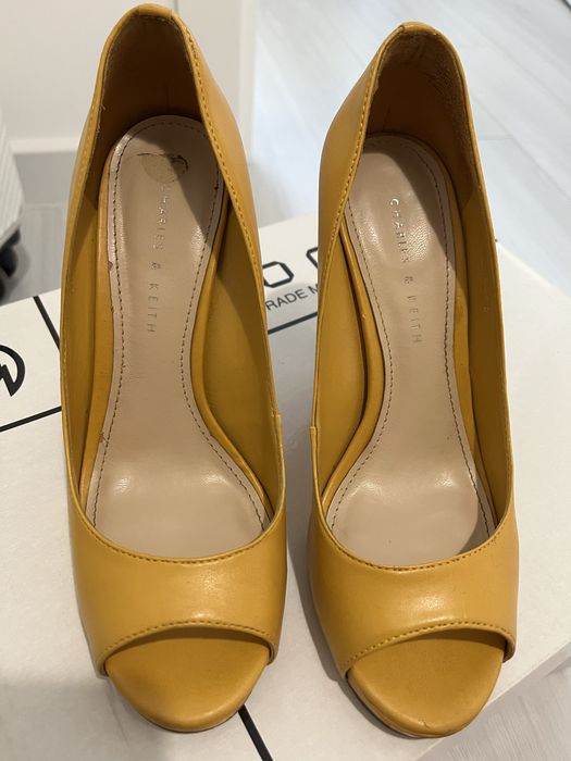 Туфли с открытым носом Charles & Keith