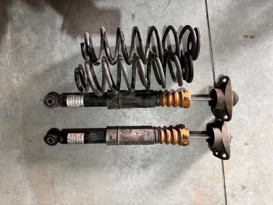 Set suspensie Vw passat b6 combi aproape noua Telescoape arcuri