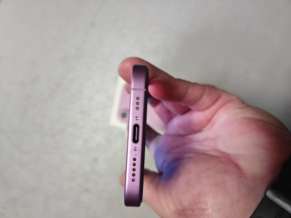 iPhone 16 256GB.