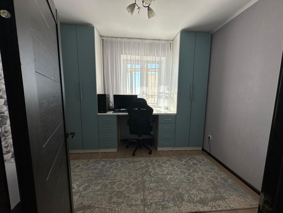 Продам квартиру в 10мкрн 25 доме