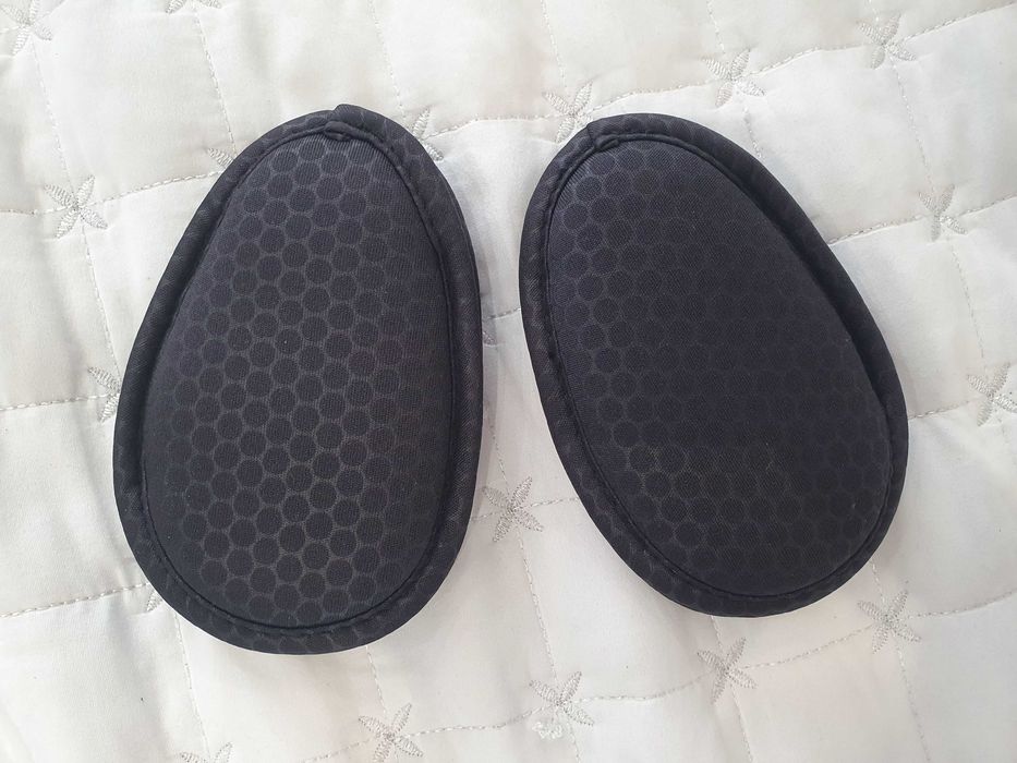 НОВИ подложки за рамена на количка  Mima Xari