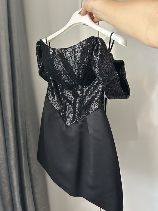 Малка черна рокля