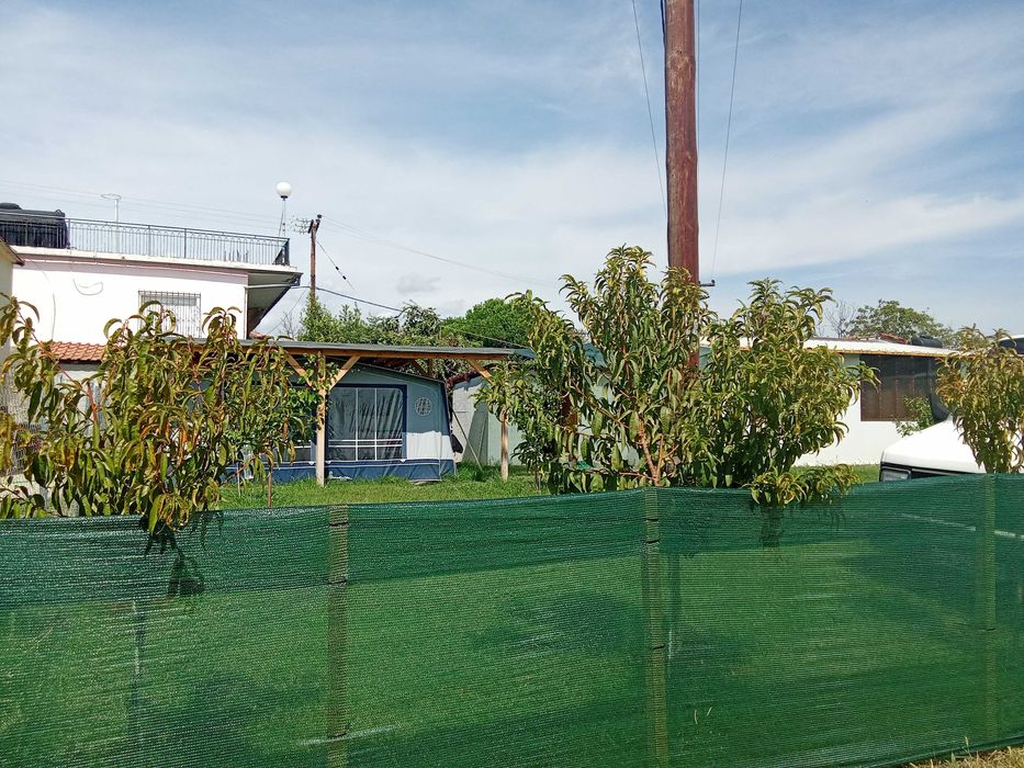 Място за каравана в Кариани с ток и вода. 100 м. жт брега- 1500 евро/г