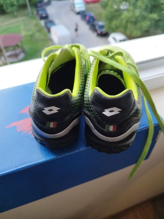 Футболни обувки-стоножки