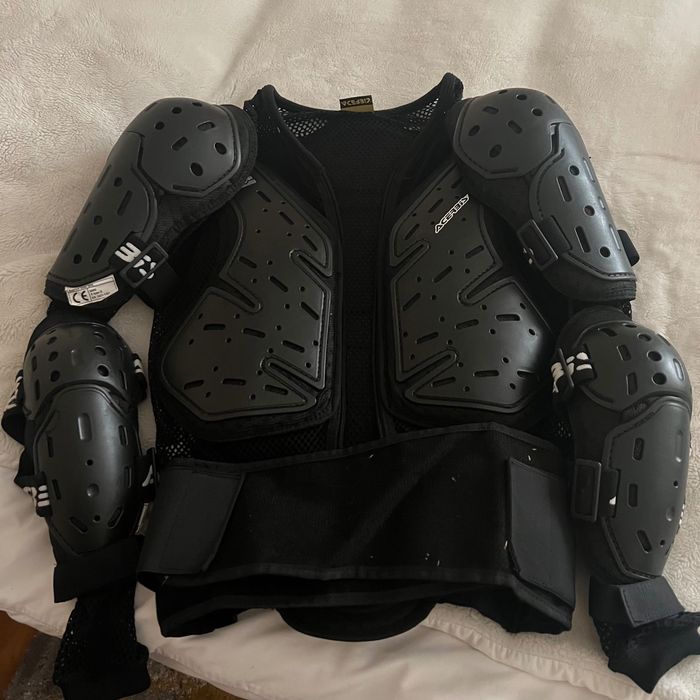 Екипировка мотокрос яке панталон ботуши ризница протектори