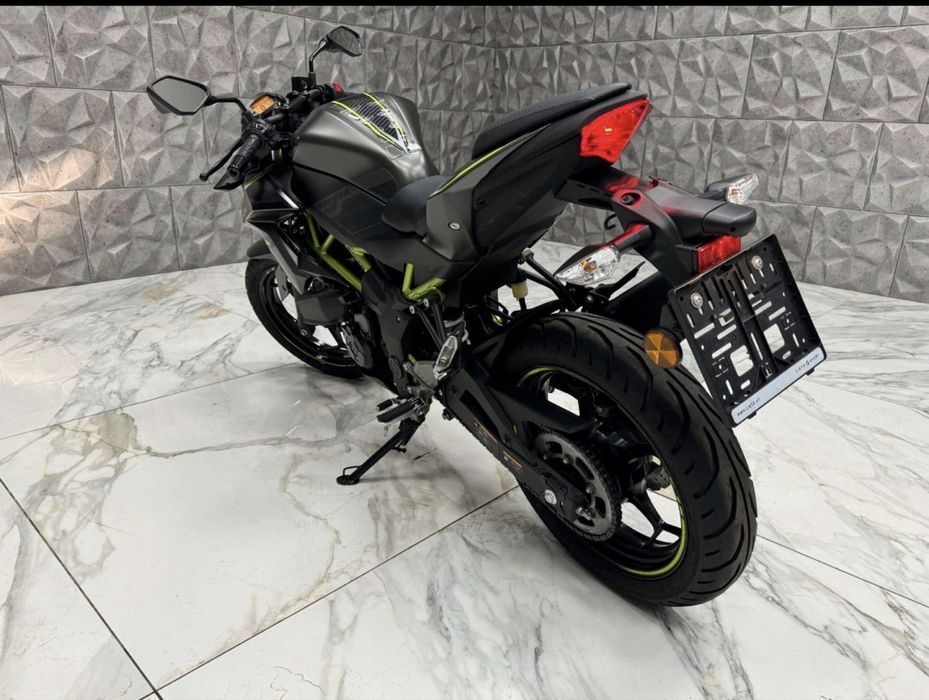 Motocicleta Kawasaki Z 125