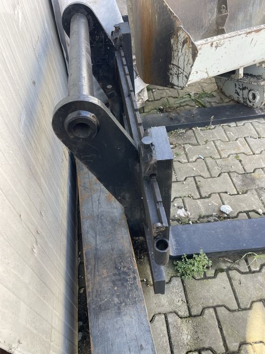 Furci Manitou, incarcator frontal