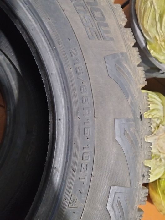 Продам 2 зимние шины 215/65R16