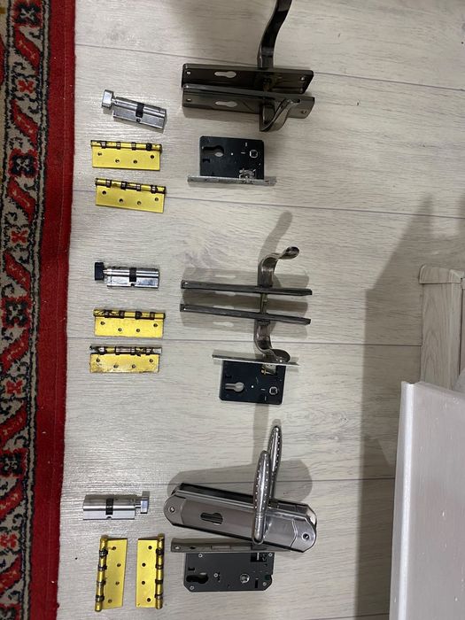 Продам дверные ручки