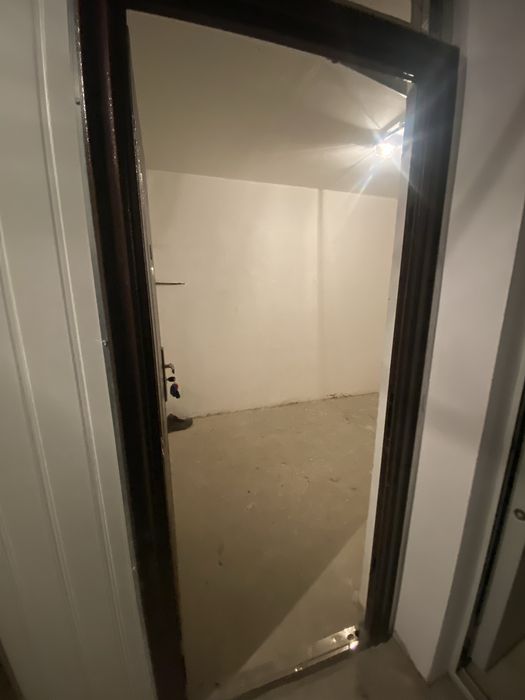 Vand Boxa Spatiu de inchiriat in Palladium Residence Ikeea 9 mp