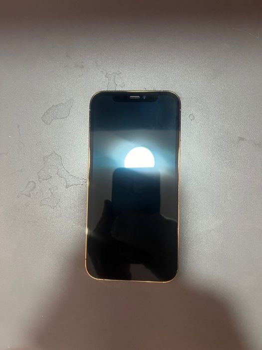 iPhone 12 pro в золотом цвете