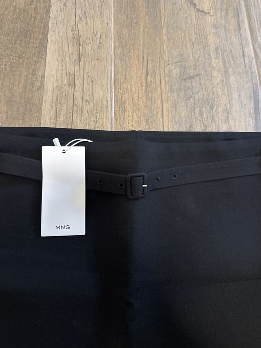 Нова стилна черна пола Mango