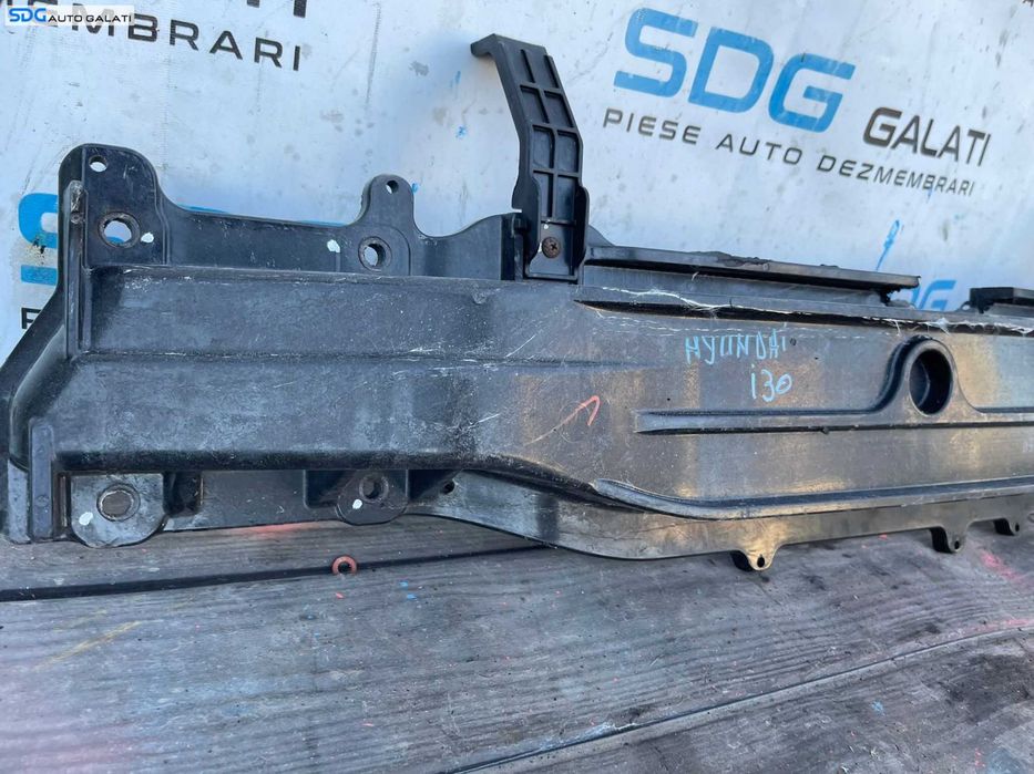 Armatura Intaritura de la Bara Spoiler Spate Hyundai i30 2011 - 2015 Cod 86631-A6000 [2024]