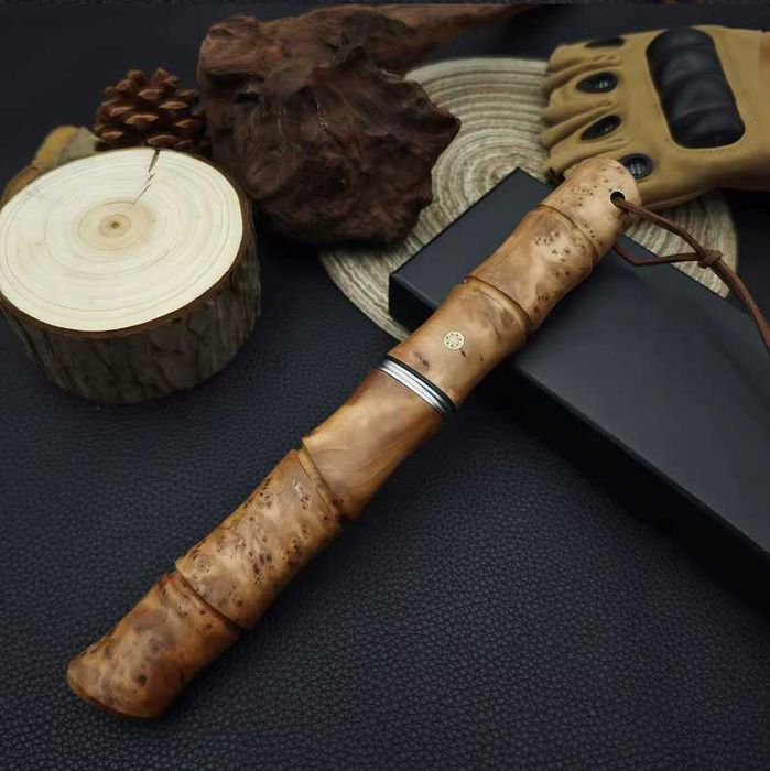 Cutit japonez samurai, otel Damasc, corp lemn din bambus natural