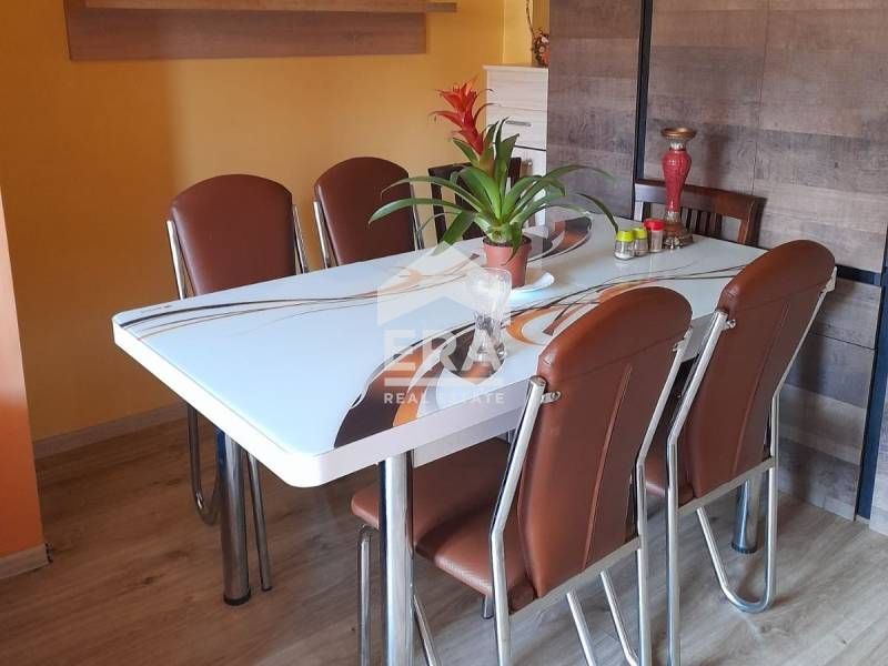 Двустаен монолитен апартамент кв.Хисаря