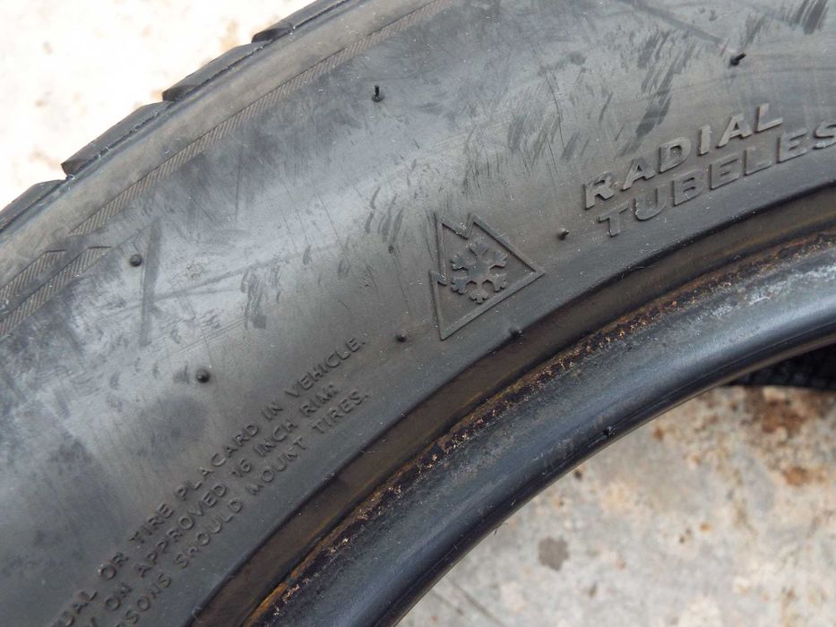 vand 4 anvelope de iarna 215/55/16 hankook pret 600lei toate4