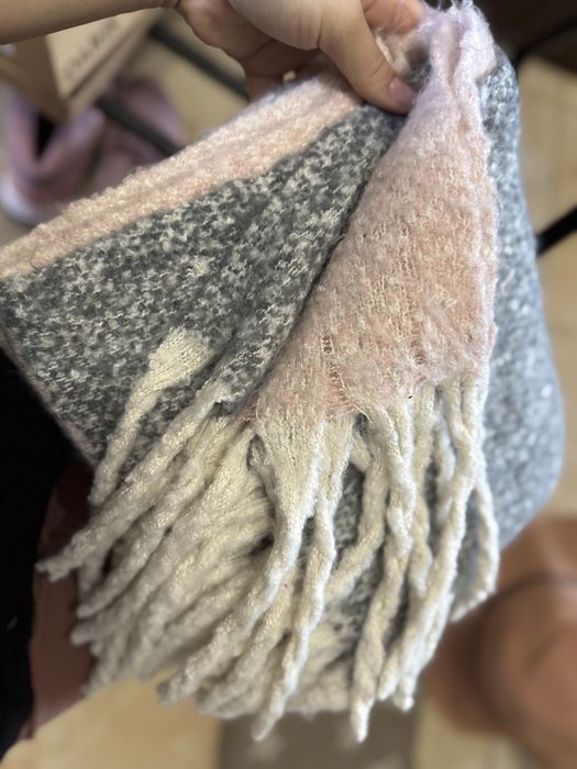 Шапки , шалове , чанти