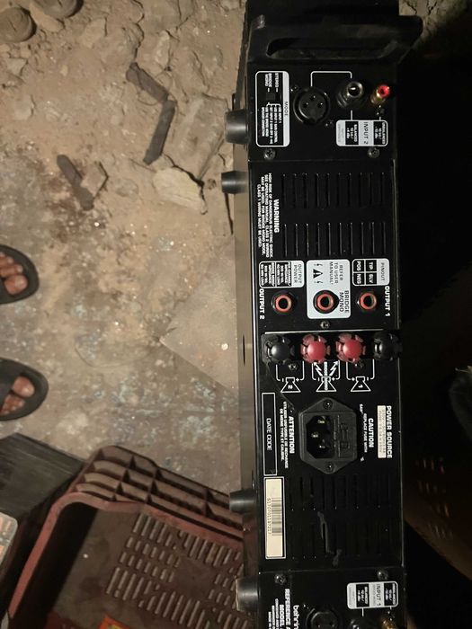 професионален усилвател 600Watt BEHRINGER