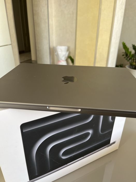 Macbook pro 2023 , 512 GB , M3