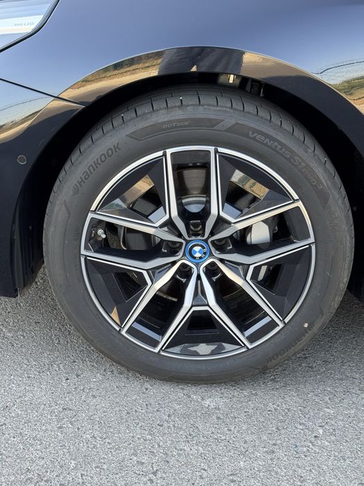 Bmw i5 35L/13000km probeg