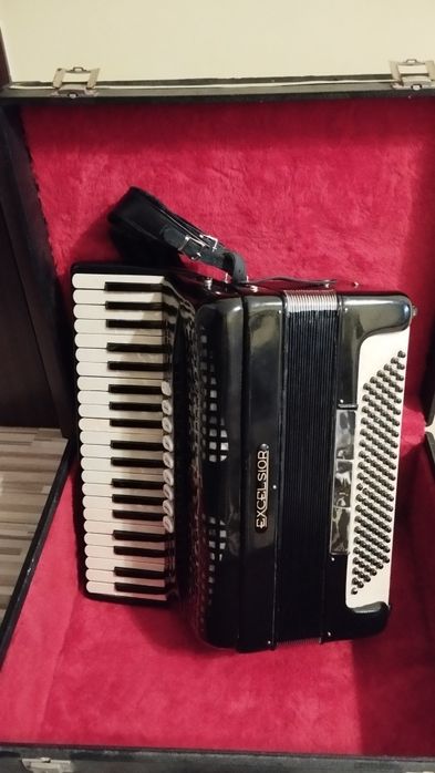 Италиански акордеон 120 баса
