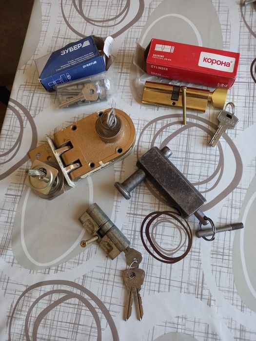 Замки,ручки,петли,мебельные магниты