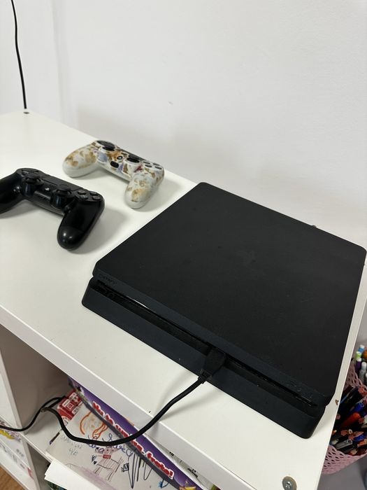 Play station PS4 cu 4 jocuri