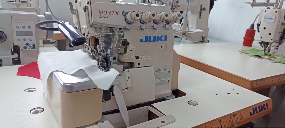 Masina de surfilat JUKI MO 6700 2 ace 4 fire stare impecabila