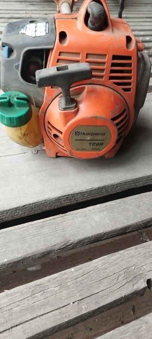 Vînd drujbă stihi 211.si motocositoare Husqvarna 128r