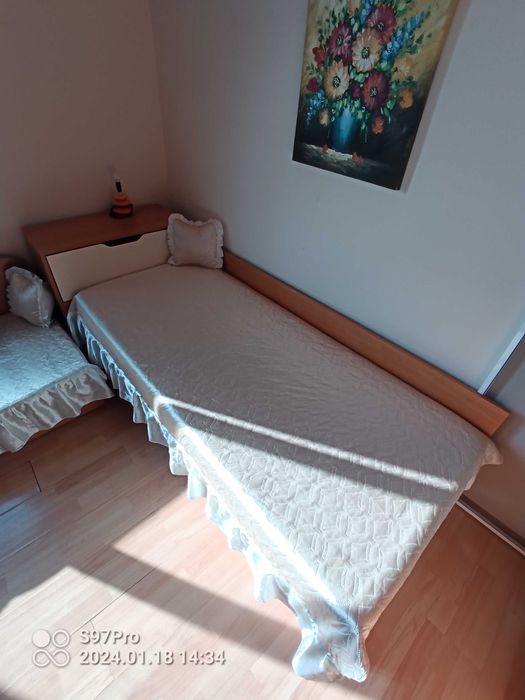 Продавам Секция , Гардероб и легла.