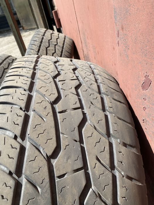 Продам комплект шин Maxxis
