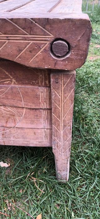 Lada veche din lemn, datata 1944