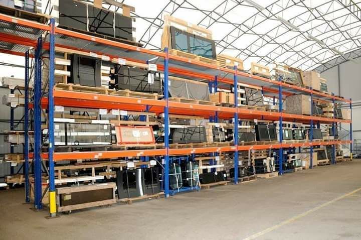 Vând rafturi metalice profesionale reglabile