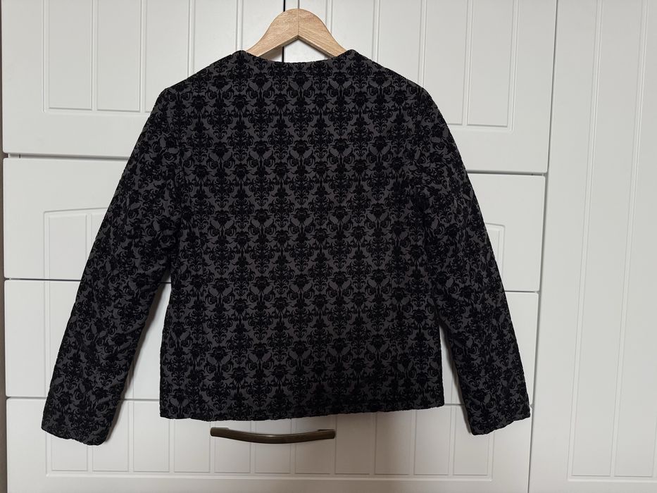 Елегантно преходно дамско яке подходящо за есен/пролет