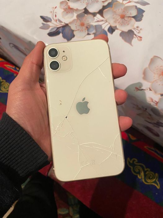 Айфон 11.